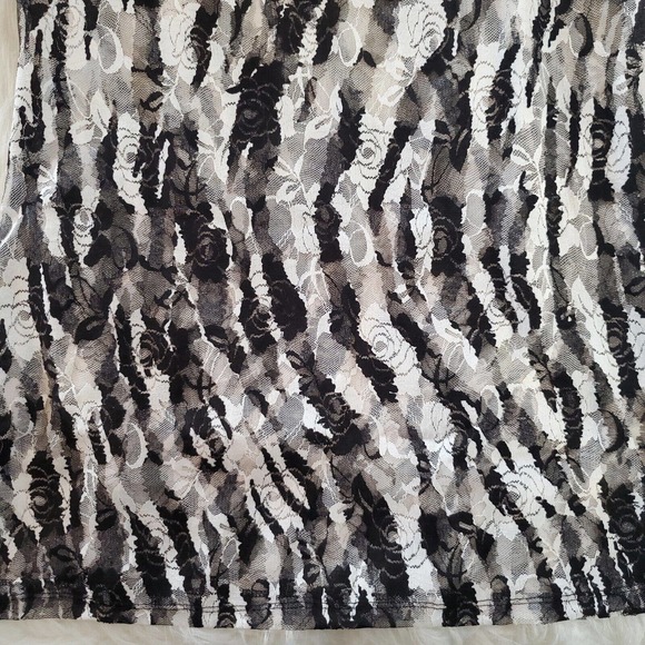 Almost Famous Womens Lace Tank Top Size XL Black White Sheer Floral Pullover - Picture 6 of 13